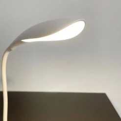 Fischer & Honsel dimmbare LED Tischleuchte mit Sensordimmer in schwarz oder weiß -Tischleuchten Verkäufe dimmbare led tischleuchte schreibtischlampe 50526bbeleuchtetdetail fischerhonsel 50526