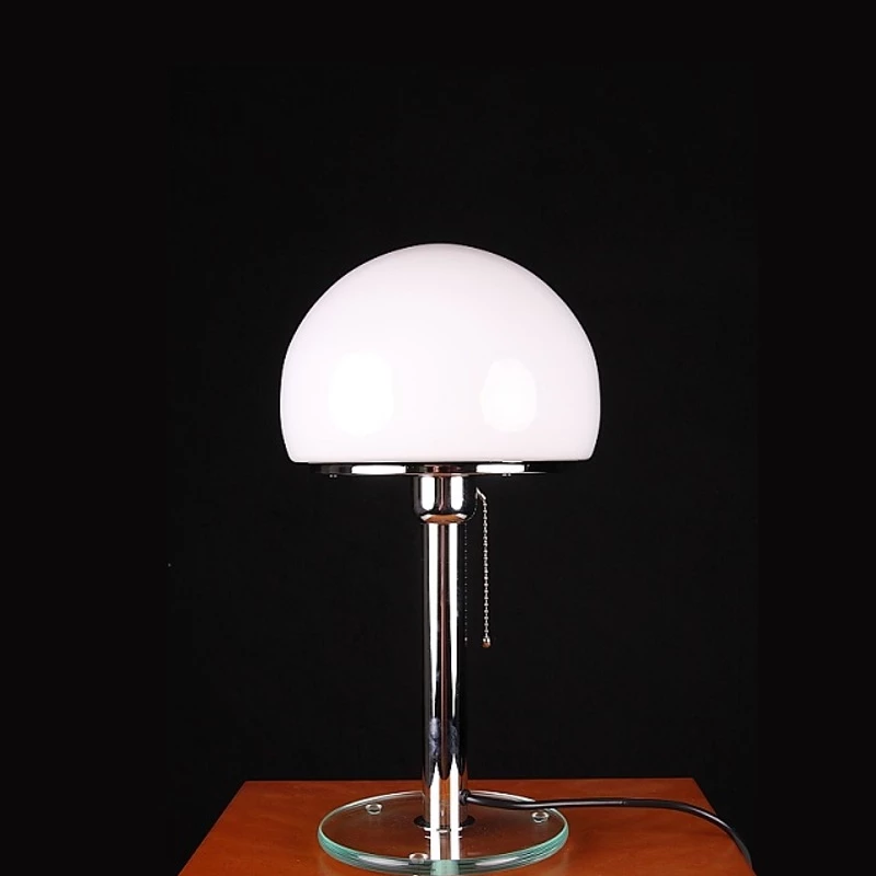 B+P LEUCHTEN GMBH Klassiker und Design orientierte Tischleuchte in chrom mit Glasfuß und Opalglasschirm 3 B+P LEUCHTEN GMBH Klassiker und Design orientierte Tischleuchte in chrom mit Glasfuß und Opalglasschirm