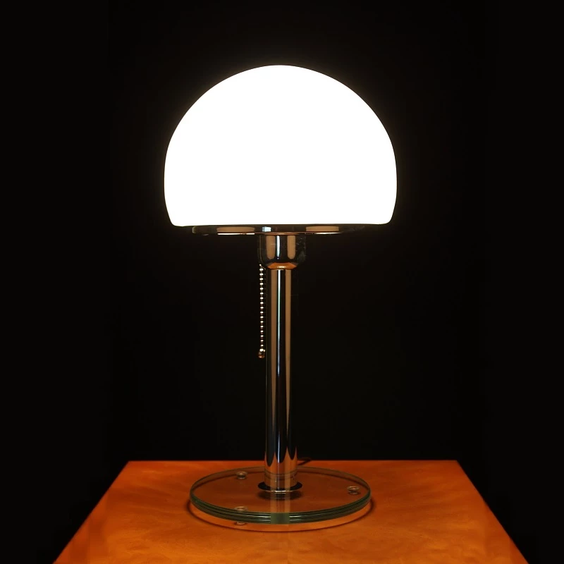 B+P LEUCHTEN GMBH Klassiker und Design orientierte Tischleuchte in chrom mit Glasfuß und Opalglasschirm 5 B+P LEUCHTEN GMBH Klassiker und Design orientierte Tischleuchte in chrom mit Glasfuß und Opalglasschirm – Bild 3