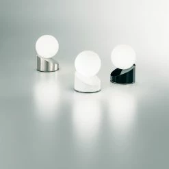 Fabas LED-Tischleuchte Gravity in drei Fabrvarianten